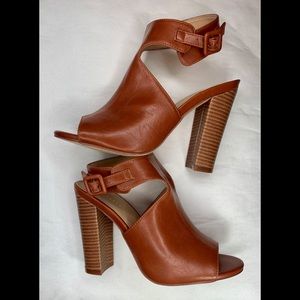 Liliana Sage-15 Cognac Peep-toe Booties